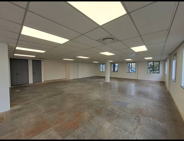 196M² OFFICE TO LET IN SANDHURST